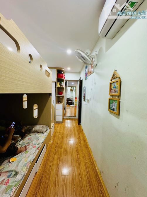 Chính chủ bán nhà tập thể tầng 2 Tân Mai, sổ đỏ 40m, dtsd 80m, 3 ngủ 2 vs - 5
