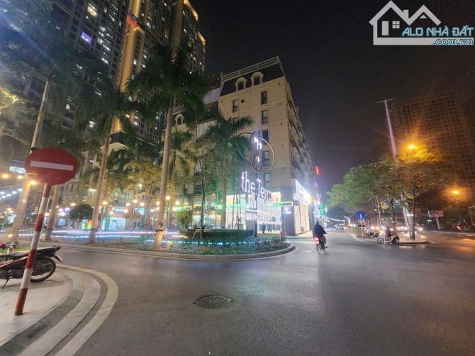 Bán Toà nhà MP Nguyễn Thanh Bình , lô góc , 2 thang máy. Dt318m2, 8t, mt 15m. Giá 160 tỷ - 5