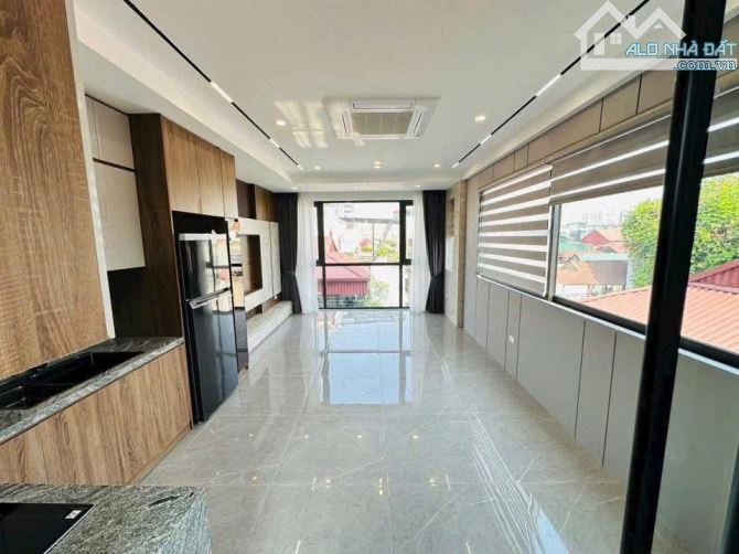 CHO THUÊ NHÀ NGUYÊN CĂN TẠI NGUYỄN SƠN DT46M 6T  3PN  GIÁ 18TR - OTO ĐỖ CỬA - THANG MÁY - 5