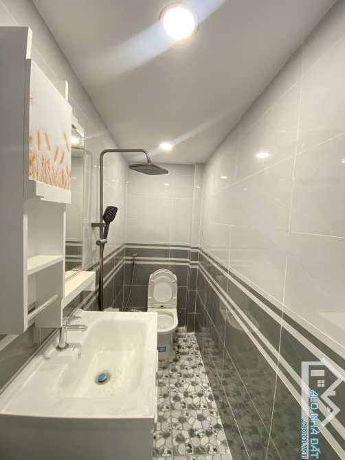 Nhà nở hậu tài lộc, dt 4,9x8,5m 4tầng 4pn sân thượng giá 5.95tỷ tl. - 5