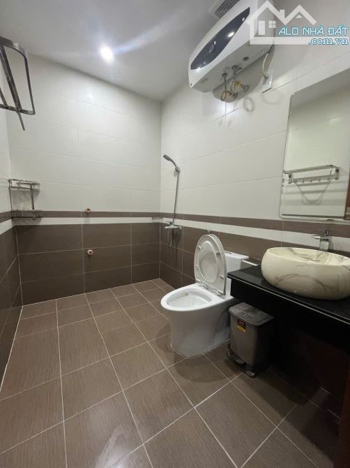 Bán nhà 4 tầng độc lập sân cổng ngõ nông phố Trại Lẻ - 5