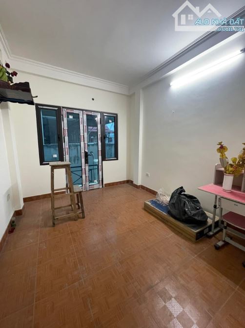 CHO THUÊ NHÀ NGUYÊN CĂN PHỐ BỒ ĐỀ - Ô TÔ ĐỖ GẦN 33M 3T 3PN  GIÁ 8,5 TRIỆU  FULL NỘI THẤT - 5