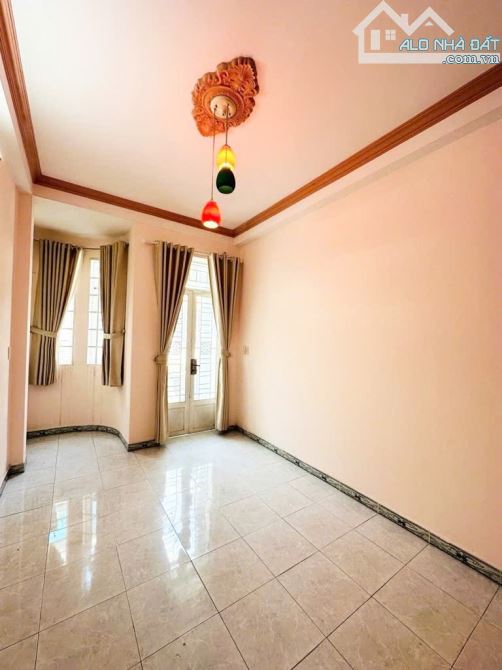 SÁT MẶT TIỀN 3 CĂN Nguyễn Hồng Đào , Tân Bình , khu vip Bàu Cát  vị trí Cực đẹp Hẻm xe Hơi - 5