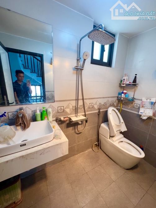 TRUNG TÂM CỰ KHỐI  VỈA HÈ Ô TÔ TRÁNH  GARA  GẦN CÔNG VIÊN HỒ  DT95M 5T GIÁ 16TỶ KINH DOANH - 5