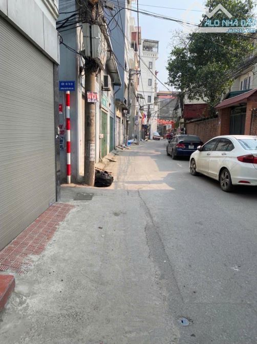 NHÀ ĐẸP LONG LANH - Ở NGAY - THẠCH BÀN -  2 Ô TÔ ĐỖ CỬA- 37M2-8.5 TỶ - 5