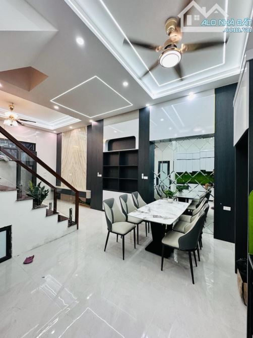 VĨNH PHÚC – 45M² – 5 TẦNG – NGÕ THÔNG – GẦN PHỐ – THOÁNG TRƯỚC SAU – 10.6 TỶ - 5