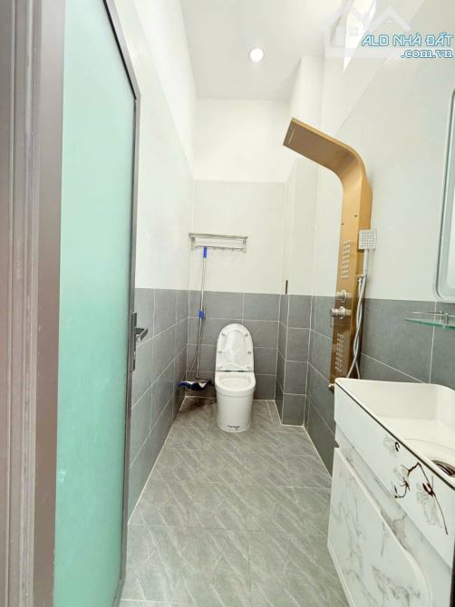 NHÀ 3 TẤM MỚI XÂY KIẾN TRÚC CHÂU, 4PN, 4WC, SỔ SÃN HOÀN CÔNG ĐẦY ĐỦ. - 5