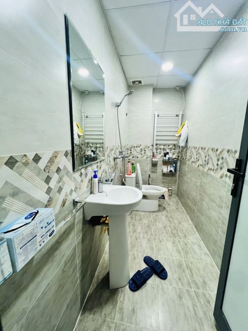BÁN NHÀ PHÂN LÔ QUÂN ĐỘI TRẦN QUỐC HOÀN GARA OTO 58M 4 TẦNG MẶT TIỀN 5M 20,8 TỶ - 5