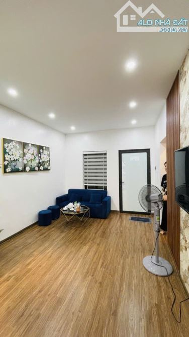 Bán căn tập thể quân đội Hoàng Quốc Việt có sổ thoáng sáng 86m2 giá nhỉnh 4 tỷ - 5