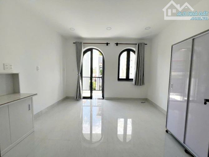 GIÁ :8,2 TỶ - CHDV 6 TẦNG - 8 PN - 10WC - XE HƠI 6M - DT:4 x 13M - PHAN HUY ÍCH - GÒ VẤP - 5