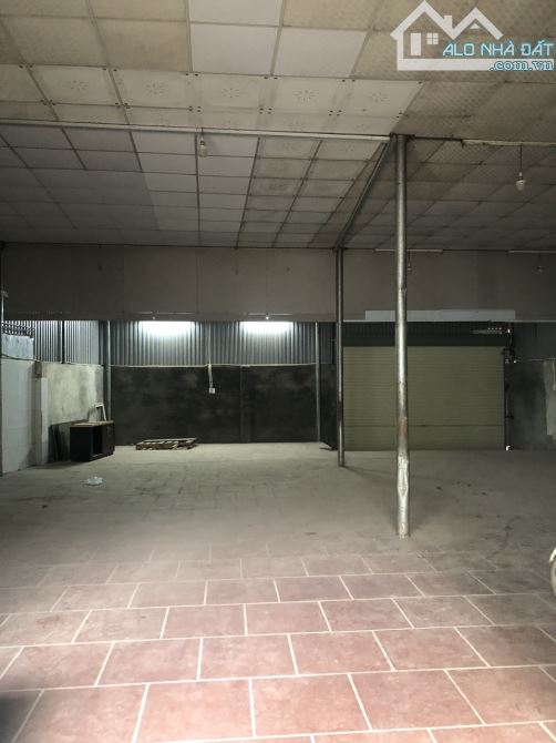 Cho thuê kho xưởng khu đô thị Văn Khê. DT 250m2, MT 10m, điện 3 fa, xe công đỗ cửa giá - 5