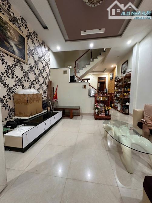 HẠ GIÁ 500 TRIỆU BÁN NHANH 3 CĂN LIỀN KỀ NHÀ MÊ HẺM LỚN NGUYỄN TẤT THÀNH - 5