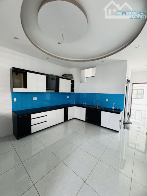 MẶT TIỀN KÊNH TÂN HOÁ Q.TÂN PHÚ GIÁP Q.11 TÂN BÌNH -90M2-4 TẦNG BTCT-VỈA HÈ 7M - 5