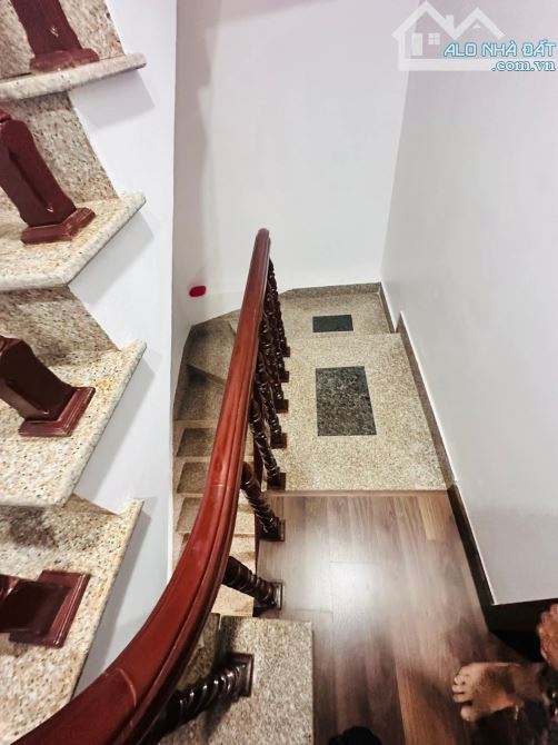 Nhà dân xây giữ gìn, full nội thất, 20m oto 89 Lạc Long Quân, sổ 40m2 dân trí. Giá 12 tỷ - 5