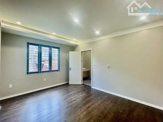 Cần bán căn nhà xây mới Dân lập - lê chân    Diện tích 43m xây đua văng 48m 4 tầng. 4ngủ, - 5