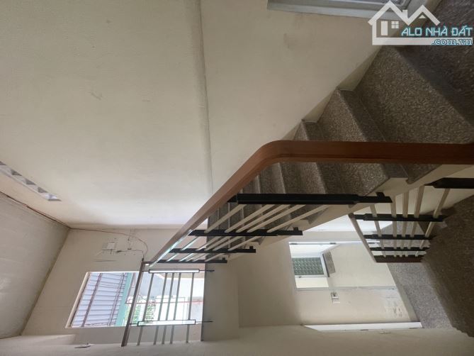 🎉🎉+Với diện tích 108m² và mặt tiền 8m, ô tô đỗ trong sân. ngôi nhà được thiết kế 3 tầng - 5