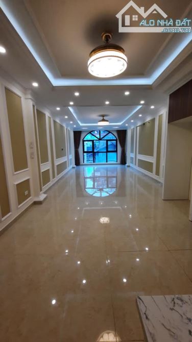 Bán nhà phân lô Phố Trần Quốc Hoàn, 40m2, 5 tầng, 2 thoáng, gần phố, nhỉnh 12 tỷ - 5
