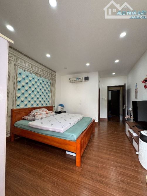 Nhà trung tâm Gò Vấp hẻm 6m 2 tầng sổ hồng chính chủ nhỉnh 5 tỷ - 5