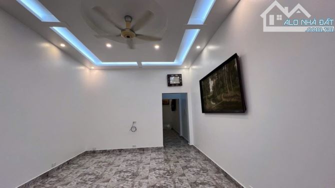 Bán nhà phố Ngọc Lâm, Ngõ to rộng, ô tô 4 chỗ đỗ cổng, vài chục mét ra mặt ô tô t - 5