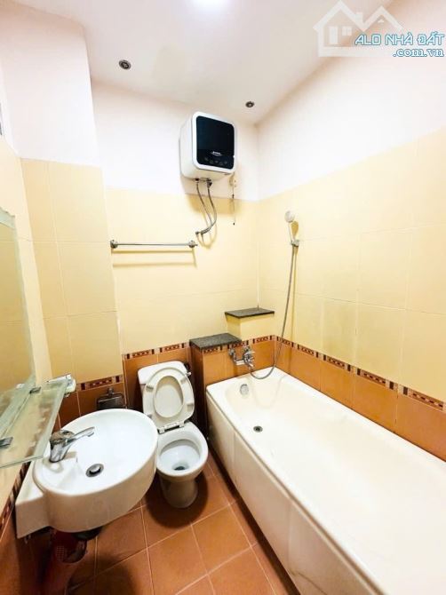 SÁT MẶT TIỀN 3 CĂN Nguyễn Hồng Đào , Tân Bình , khu vip Bàu Cát  vị trí Cực đẹp Hẻm xe Hơi - 6