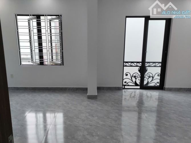 Bán nhà 4 tâng mới tinh, xây độc lập, sân cổng riêng,oto đậu cửa ngày đêm các nhà 10m - 6