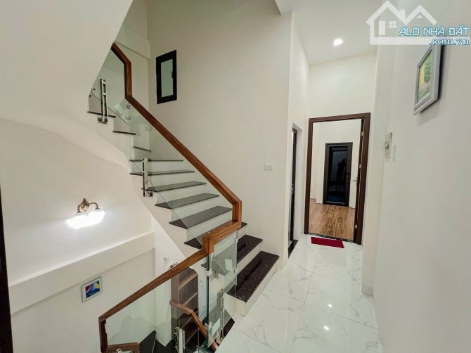 ANH HOÀNG NHỜ GẤP NHÀ PHỐ LÊ TRỌNG TẤN, LÔ GÓC, 2 MẶT NGÕ, OTO 5 TẠ ĐỖ CỬA, 30M RA MẶT PHỐ - 5