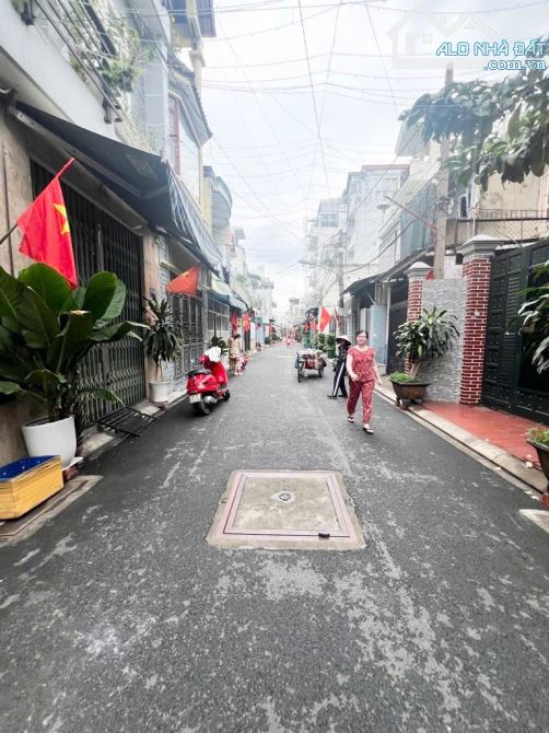 THOẠI NGỌC HẦU,TÂN PHÚ, 4 X 21, 3 TẦNG ĐÚC,10PN, 2 MẶT HẼM, VỪA Ở & CHO THUÊ, CHỈ 8.X TỶ - 6