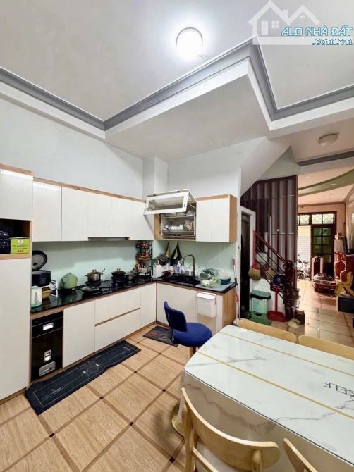 VƯỜN LÀI - TÂN PHÚ - HẺM NHỰA 8M - 4 TẦNG KHU DÂN TRÍ CAO - Dt (4x15) - Giá chỉ 7.85 Tỷ tl - 6