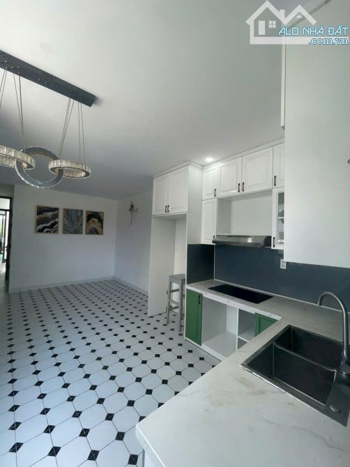 Cần Bán nhà hẻm 10m đường Hùng Vương,Lộc Thọ,Nha Trang gần Biển.Giá 19,9tỷ - 99m2- 3 tầng - 6
