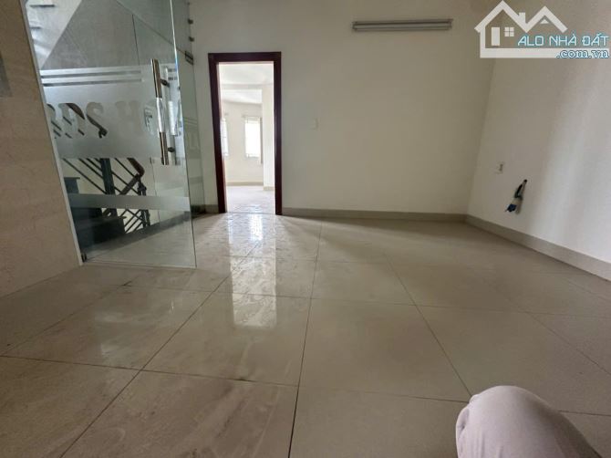 CHO THUÊ TOÀ NHÀ 7 TẦNG - THANG MÁY - LÔ GÓC 2 MẶT TIỀN KINH DOANH - 1250M2 SỬ DỤNG - 6