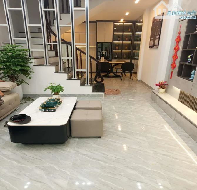 BÁN GẤP NHÀ ĐẸP DÂN XÂY CẦU GIẤY ,NGÕ THÔNG THOÁNG SỔ ĐỎ VUÔNG, DT 45M2, GIÁ NHỈNH 10 TỶ - 6