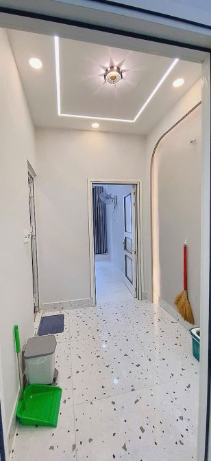 Bán nhà mới  MTKD đỉnh 10M Đội Cung quận 11 dt 33m2- 3 tầng chỉ 6.8 tỷ tl - 8