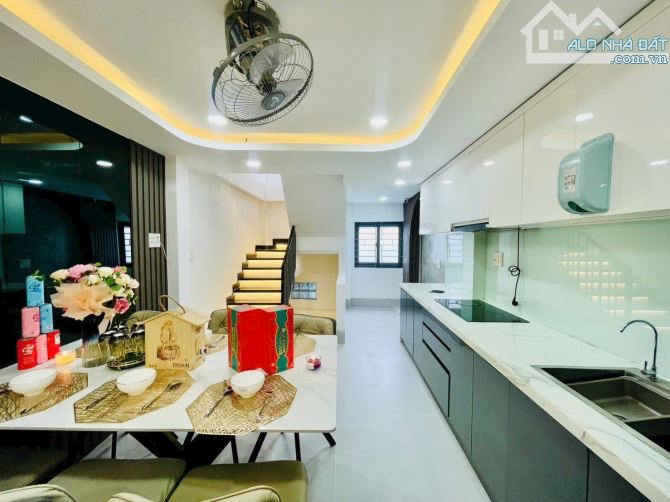 Bán nhà 3 tầng lầu có gara ô tô, 3PN, gần chợ – siêu thị Emart, nhà nở hậu đẹp - 7