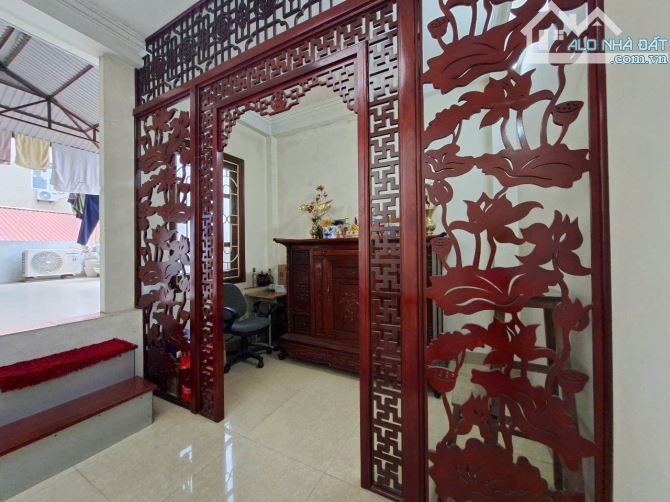 Ô tô tránh cách 1 nhà - Ngõ thông khắp ngả - Kinh doanh - Triều Khúc 35m2 x 4 tầng, 7,68 t - 7