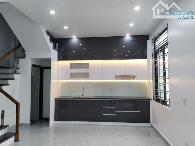 Bán nhà 4 tâng mới tinh, xây độc lập, sân cổng riêng,oto đậu cửa ngày đêm các nhà 10m - 7