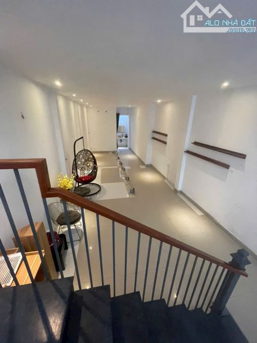 Cần Bán nhà hẻm 10m đường Hùng Vương,Lộc Thọ,Nha Trang gần Biển.Giá 19,9tỷ - 99m2- 3 tầng - 7