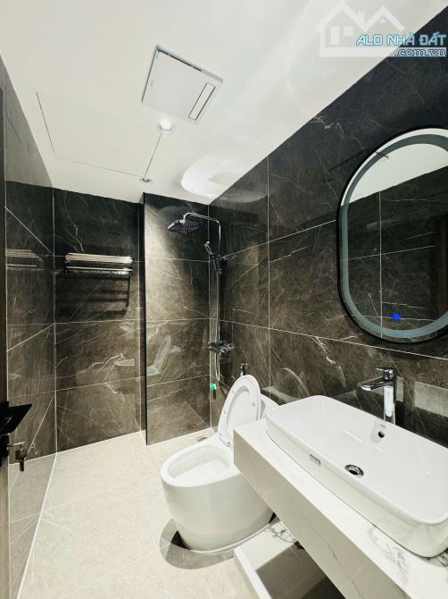 Giảm giá 1 tỷ, bán nhà Nguyễn Văn Cừ, 7 tầng thang máy, 60m2, mt 4.6, về ở ngay, 16.8 tỷ - 7