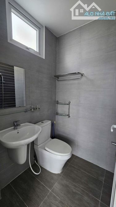 3 CĂN RA MẶT TIỀN NGUYỄN VĂN ĐỪNG Q.5 - HẺM 4M - THÔNG TỨ PHÍA - CHÍNH CHỦ LÂU NĂM - 7
