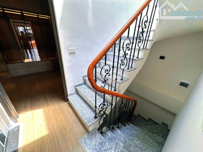 BÁN NHÀ PHÂN LÔ VƯƠNG THỪA VŨ – 45M² – 6 TẦNG – GARA Ô TÔ – THANG MÁY – 16.7 TỶ - 7