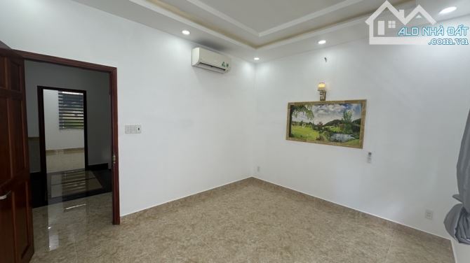 CẦN BÁN - CĂN NHÀ 4 TẦNG Đ.TÂN CHÁNH HIỆP (TCH) - SHR, DT 52M2 (4.3x12) - 5.9TY - 7