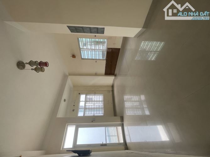🎉🎉+Với diện tích 108m² và mặt tiền 8m, ô tô đỗ trong sân. ngôi nhà được thiết kế 3 tầng - 7