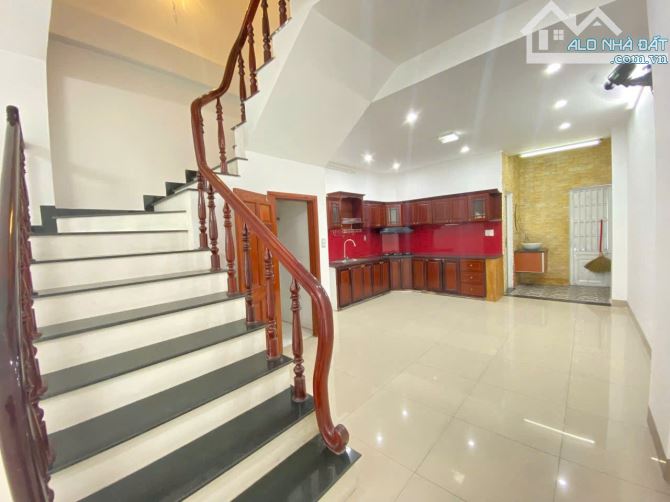 BÁN NHÀ MẶT TIỀN 3 TẦNG ĐÚC LÊN SỐ NHÀ 23 HOÀ MINH 16 - 7