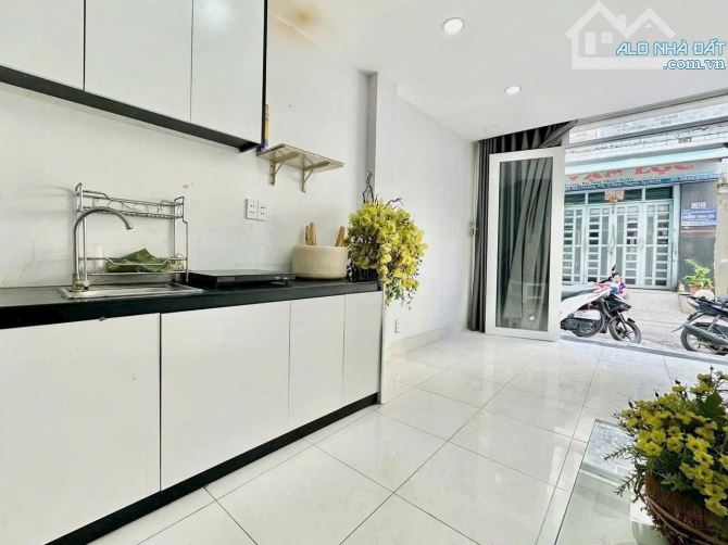 HẺM XE TẢI ĐẬU CỬA - 3 PHÒNG NGỦ - TẶNG TOÀN BỘ NỘI THẤT - 4 TẦNG - AN NINH - CHỈ NHỈNH 6T - 7