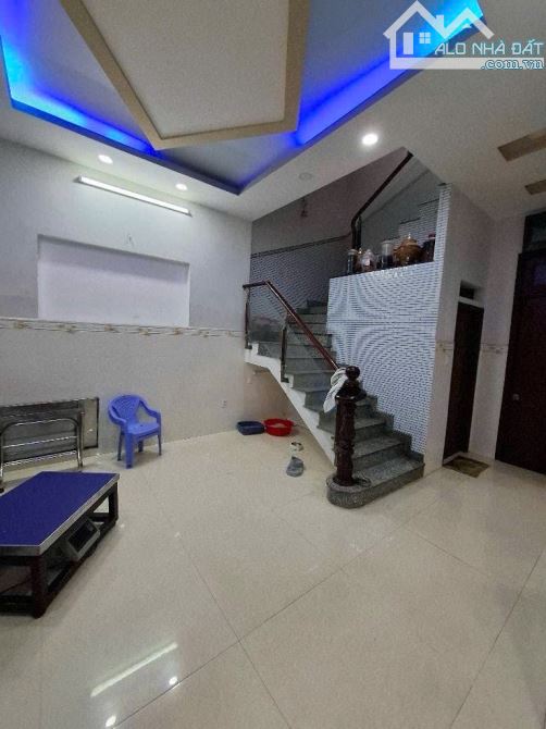 Về quê cần bán gấp nhà HXH Lê Văn Quới ngang 8x12, 3 tầng giá chỉ 9 tỷ - 8