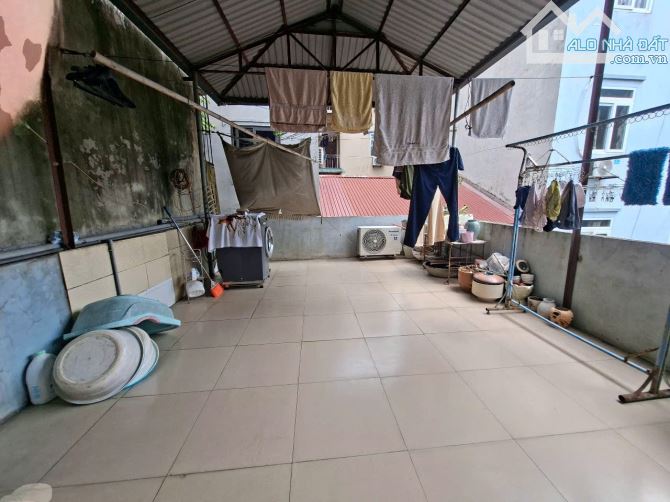 Ô tô tránh cách 1 nhà - Ngõ thông khắp ngả - Kinh doanh - Triều Khúc 35m2 x 4 tầng, 7,68 t - 8