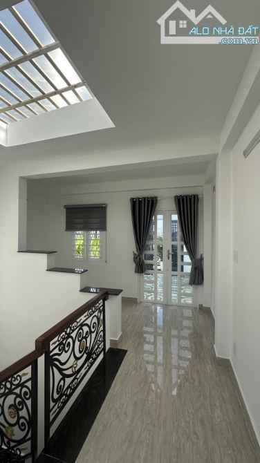 Nhà hẻm xe hơi gần mặt tiền đường Trần Thị Năm,P.Tân Chánh Hiệp Q12- 4,3x12m-4 tầng-6,1 tỷ - 8