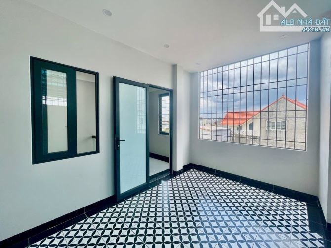 Cần bán căn nhà xây mới Dân lập - lê chân    Diện tích 43m xây đua văng 48m 4 tầng. 4ngủ, - 8