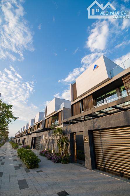 BIỆT THỰ MẶT SÔNG 4* TÔN VINH ĐẲNG CẤP CHỦ NHÂN SỞ HỮU - 2 MẶT TIỀN ĐẸP NHẤT KHU - 9