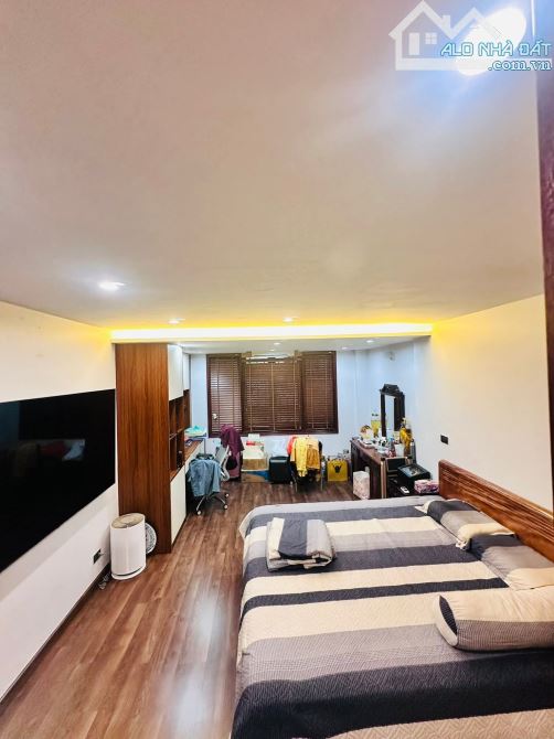 Nhà dân xây giữ gìn, full nội thất, 20m oto 89 Lạc Long Quân, sổ 40m2 dân trí. Giá 12 tỷ - 9
