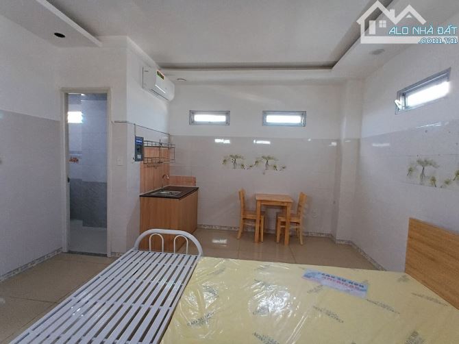 Bán tòa nhà CHDV 8 tầng mặt tiền Lê Văn Thọ, P.8, Gò Vấp dòng tiền 100tr/th 180m2 - Giá 31 - 9